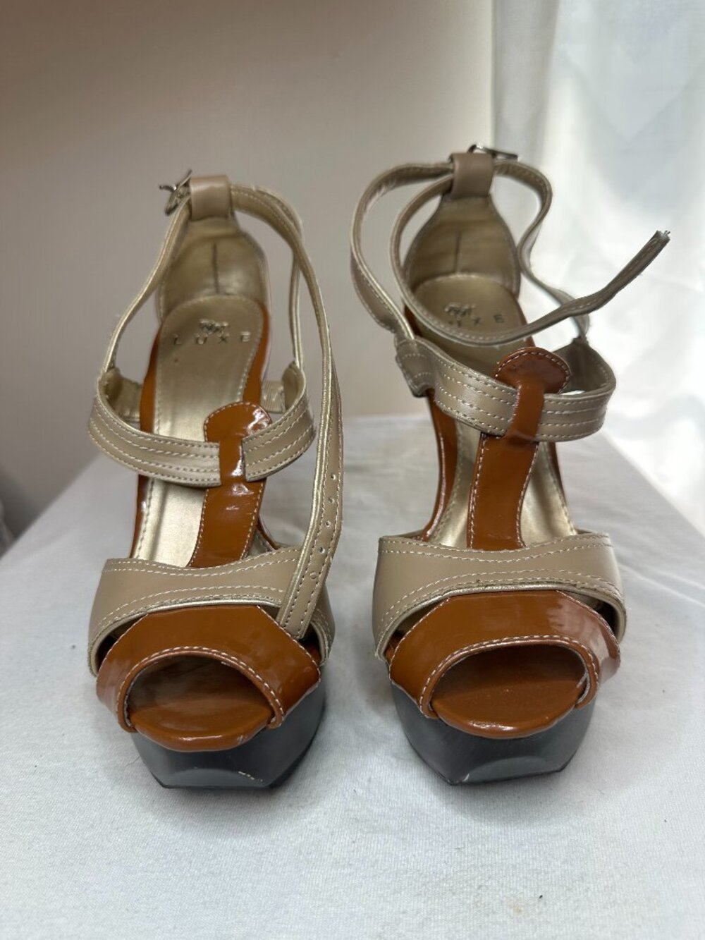 CR Luxe Beige Patent Leather Platform Heels – Size 7